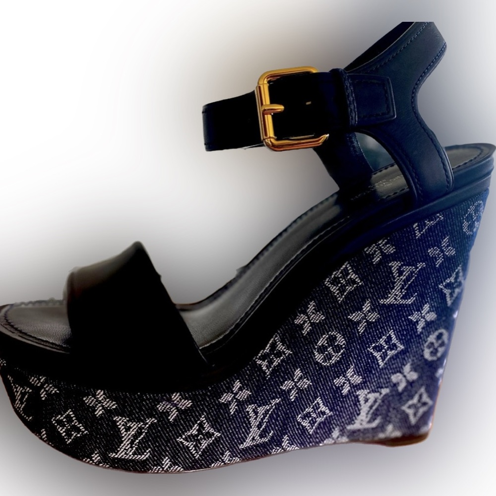 Authentic Louis Vuitton Waterfall Wedge Sandal sz 39 New! Dark Navy Blue Leather - Picture 3 of 16